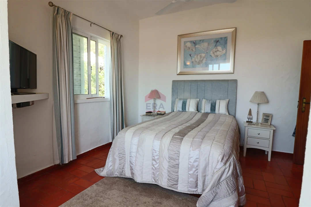 Moradia T0 para Venda em Alte Foto 14