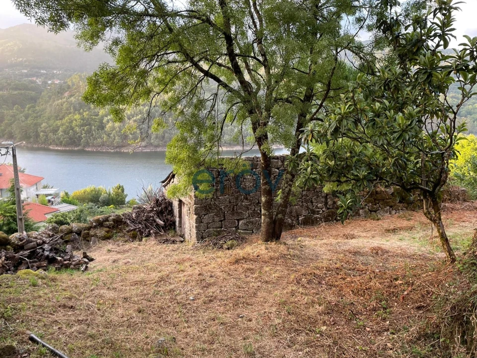 Terreno para Venda em Parada do Bouro Foto 2