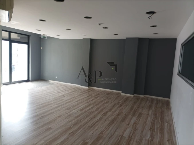 Loja para Arrendamento em Viseu Foto 3
