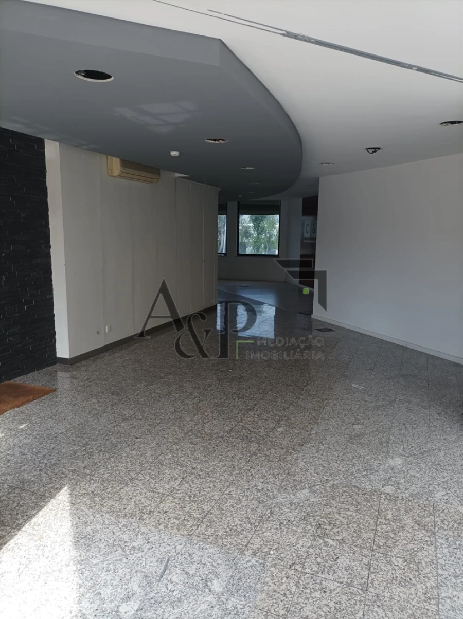 Loja para Arrendamento em Viseu Foto 7