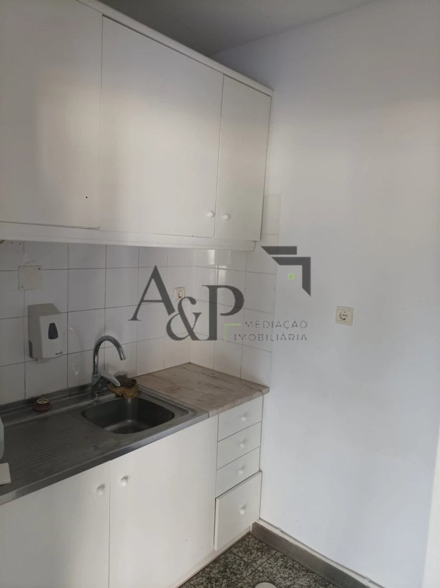 Loja para Arrendamento em Viseu Foto 4