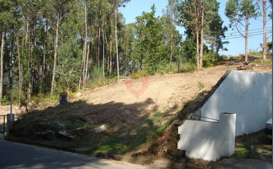 Terreno para Venda em Vila e Roussas Foto 3