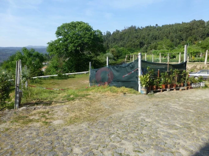 Terreno para Venda em Vila e Roussas