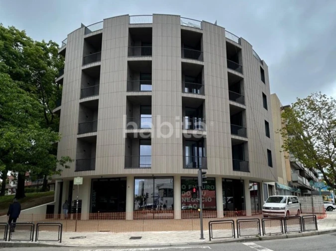 Loja para Arrendamento em Lordelo do Ouro e Massarelos Foto 1