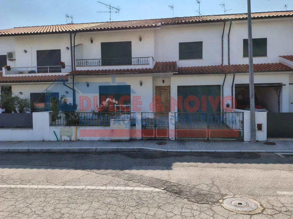 Moradia T4 para Venda em Valpaços e Sanfins Foto 1