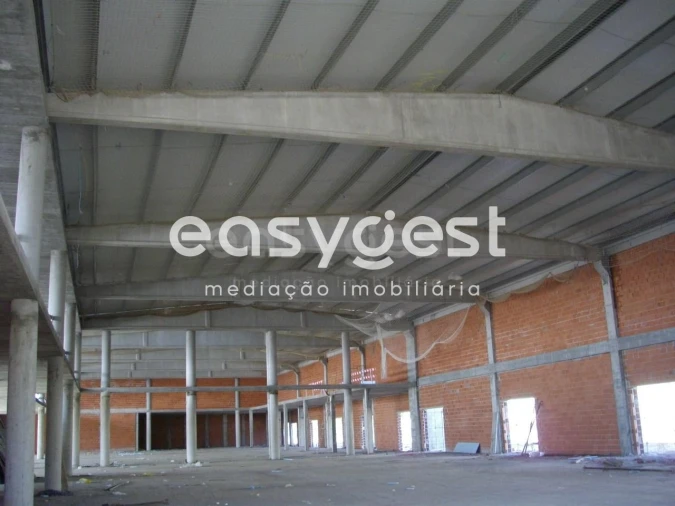 Armazém para Venda em Rio de Mouro Foto 3