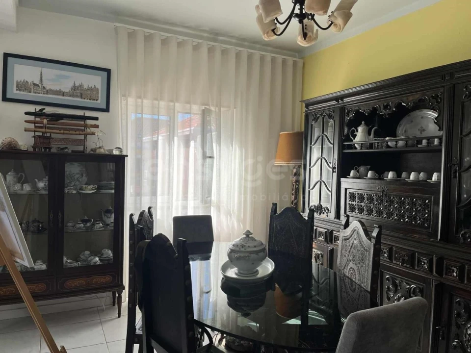 Moradia T4 para Venda em Santo Antonio dos Olivais Foto 6