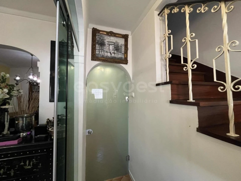 Moradia T4 para Venda em Santo Antonio dos Olivais Foto 10