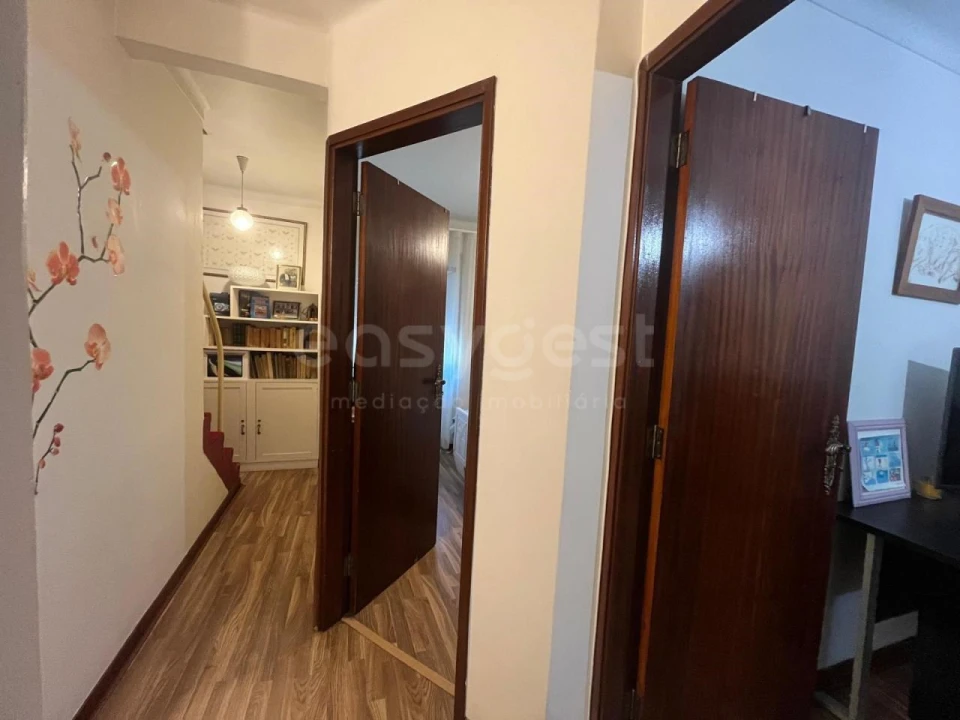 Moradia T4 para Venda em Santo Antonio dos Olivais Foto 31