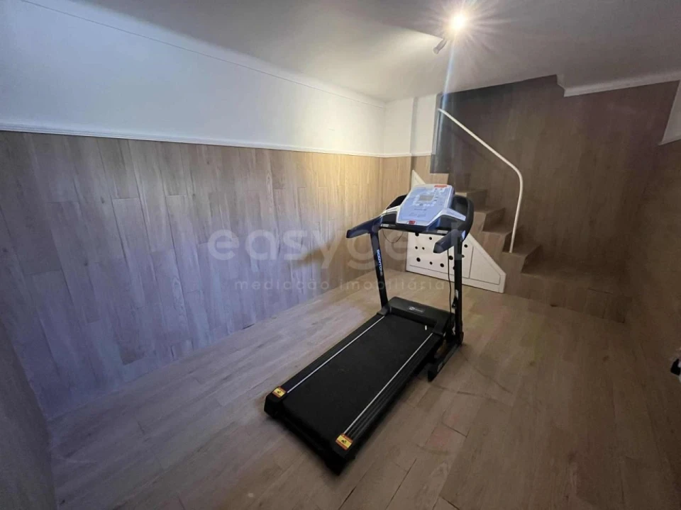 Moradia T4 para Venda em Santo Antonio dos Olivais Foto 33