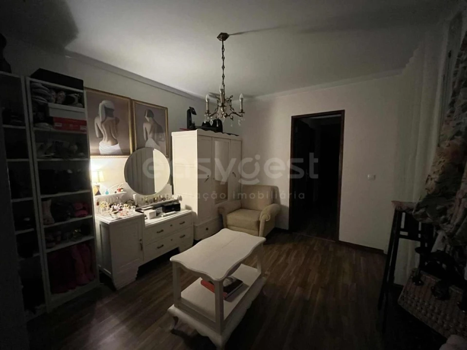 Moradia T4 para Venda em Santo Antonio dos Olivais Foto 39