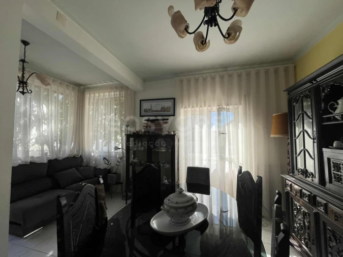 Moradia T4 para Venda em Santo Antonio dos Olivais Foto 2