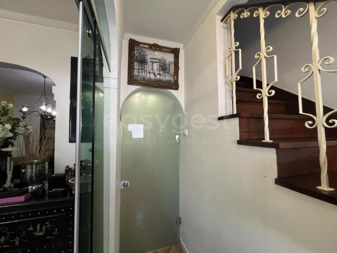 Moradia T4 para Venda em Santo Antonio dos Olivais Foto 10