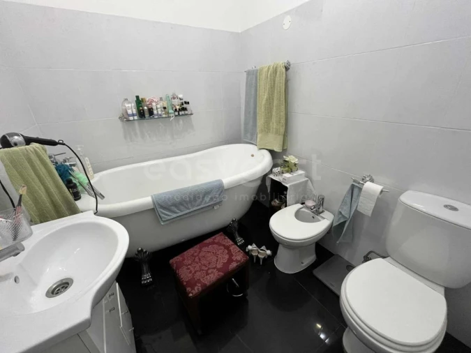 Moradia T4 para Venda em Santo Antonio dos Olivais Foto 18