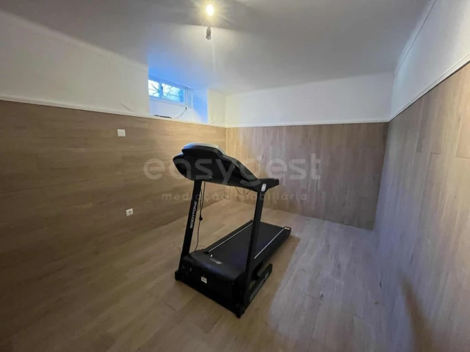 Moradia T4 para Venda em Santo Antonio dos Olivais Foto 32