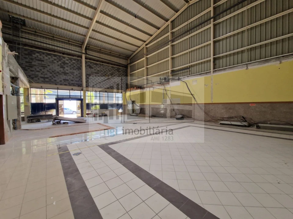 Loja para Venda em Vialonga Foto 3