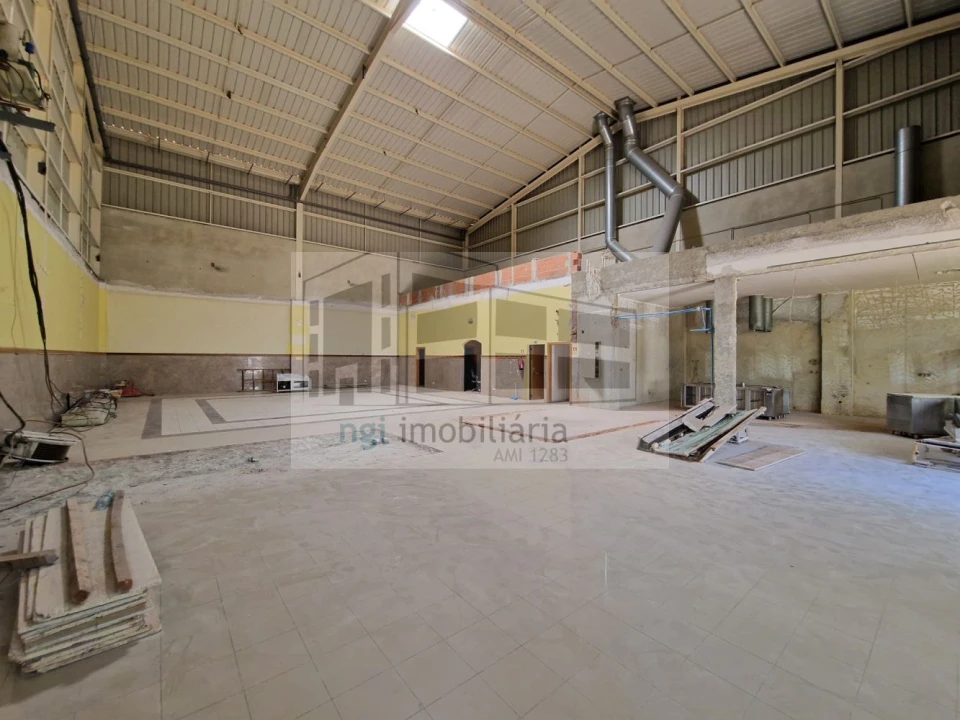 Loja para Venda em Vialonga Foto 10