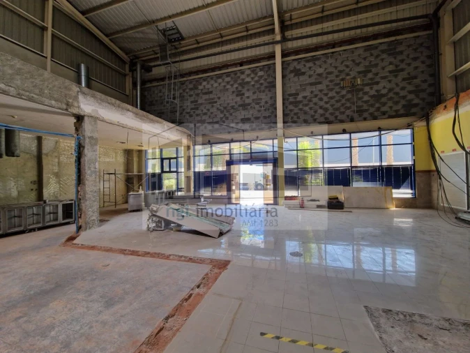 Loja para Venda em Vialonga Foto 1