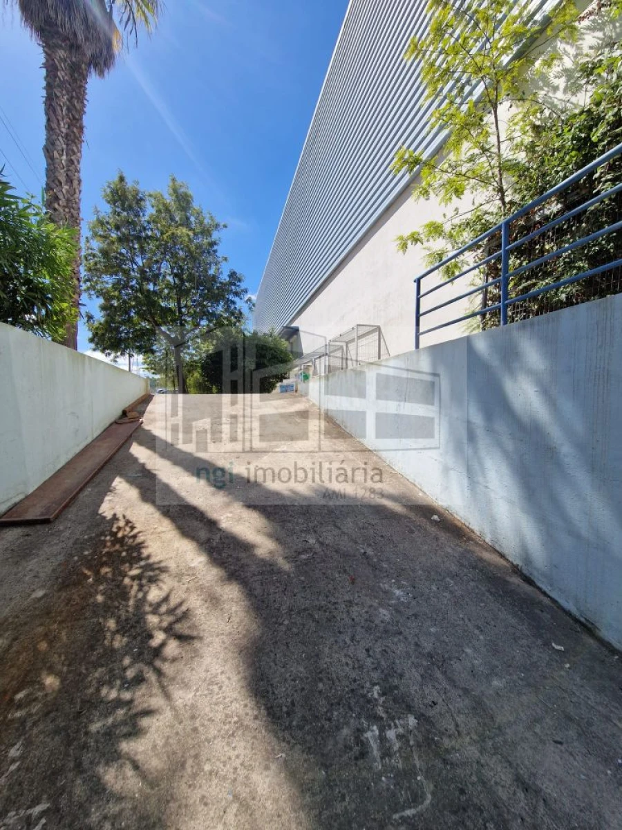 Loja para Venda em Vialonga Foto 24