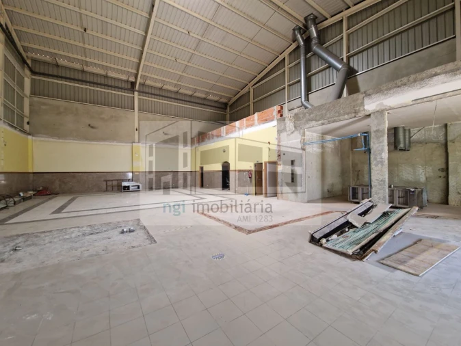 Loja para Venda em Vialonga Foto 8