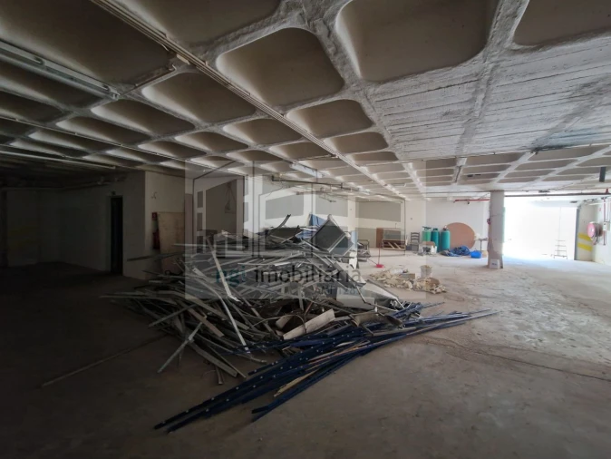 Loja para Venda em Vialonga Foto 29