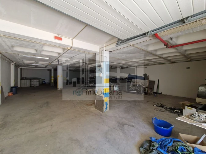 Loja para Venda em Vialonga Foto 31