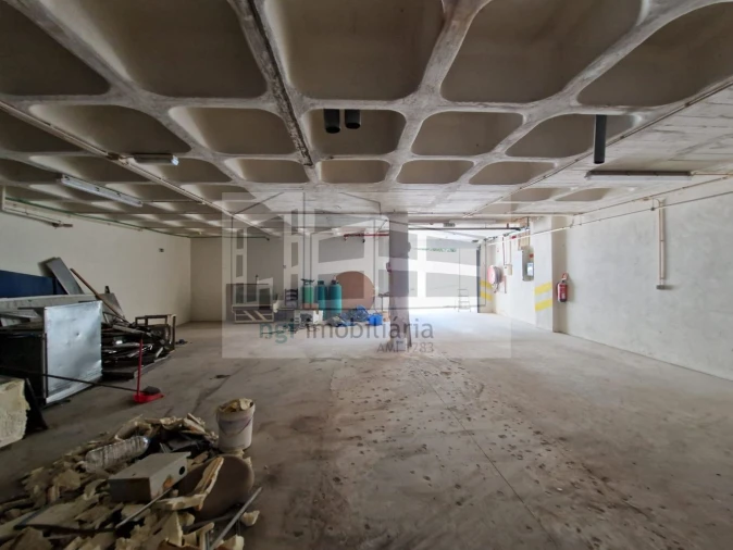 Loja para Venda em Vialonga Foto 34