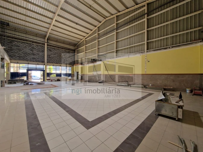 Loja para Venda em Vialonga Foto 2