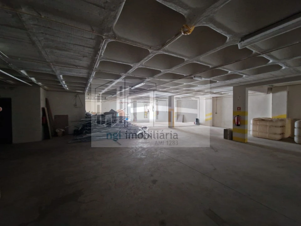 Loja para Venda em Vialonga Foto 35