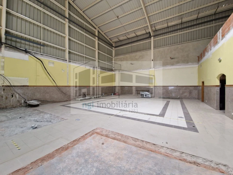 Loja para Venda em Vialonga Foto 14