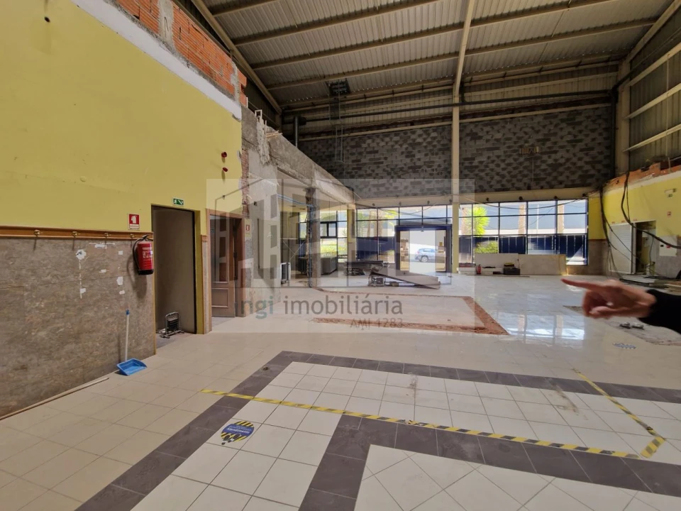 Loja para Venda em Vialonga Foto 16