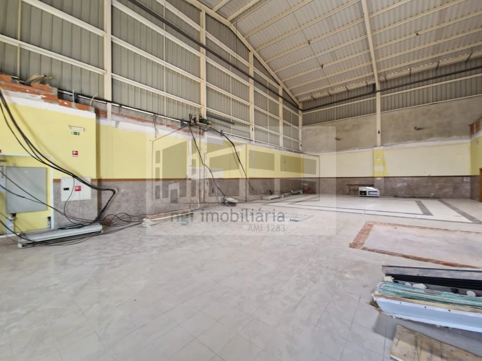 Loja para Venda em Vialonga Foto 4