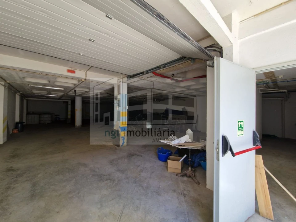 Loja para Venda em Vialonga Foto 30