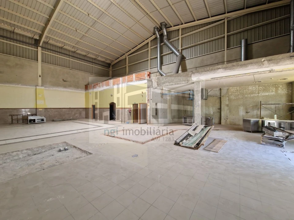 Loja para Venda em Vialonga Foto 17