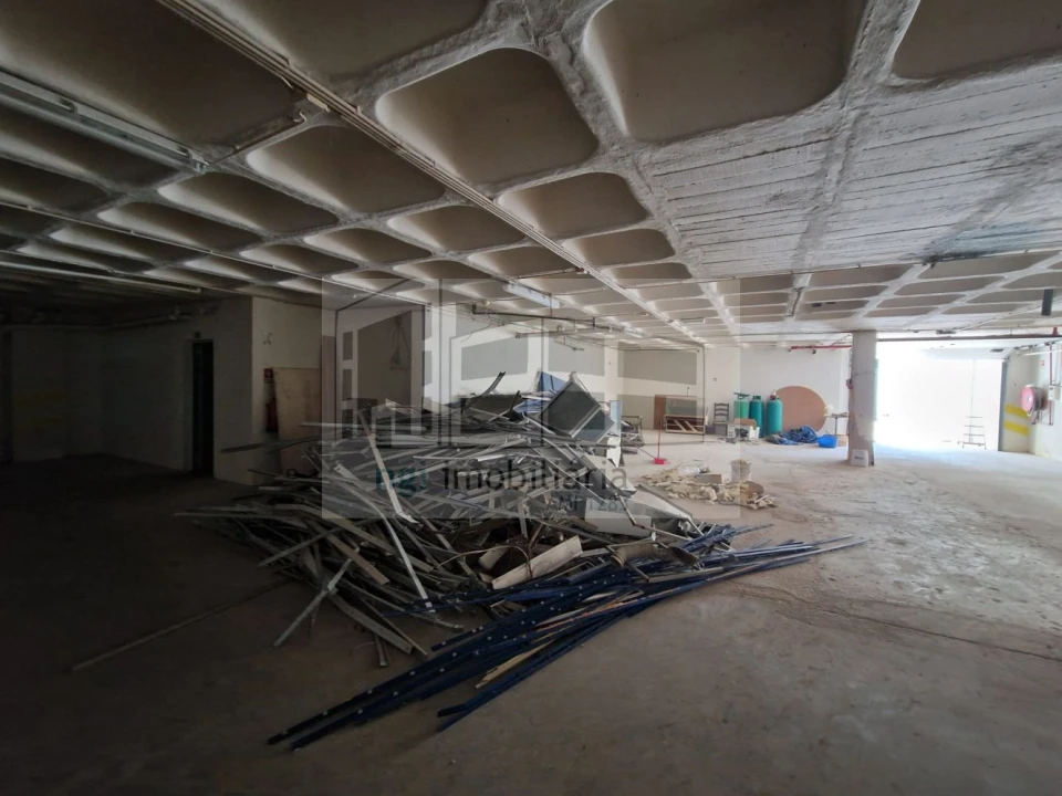 Loja para Venda em Vialonga Foto 29