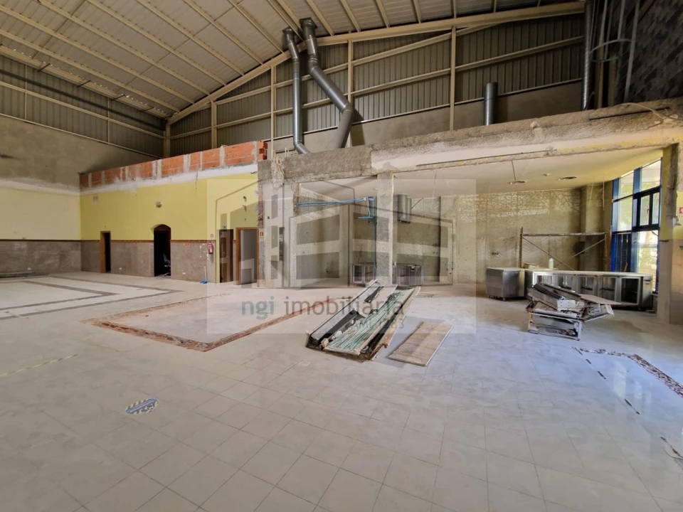 Loja para Venda em Vialonga Foto 9