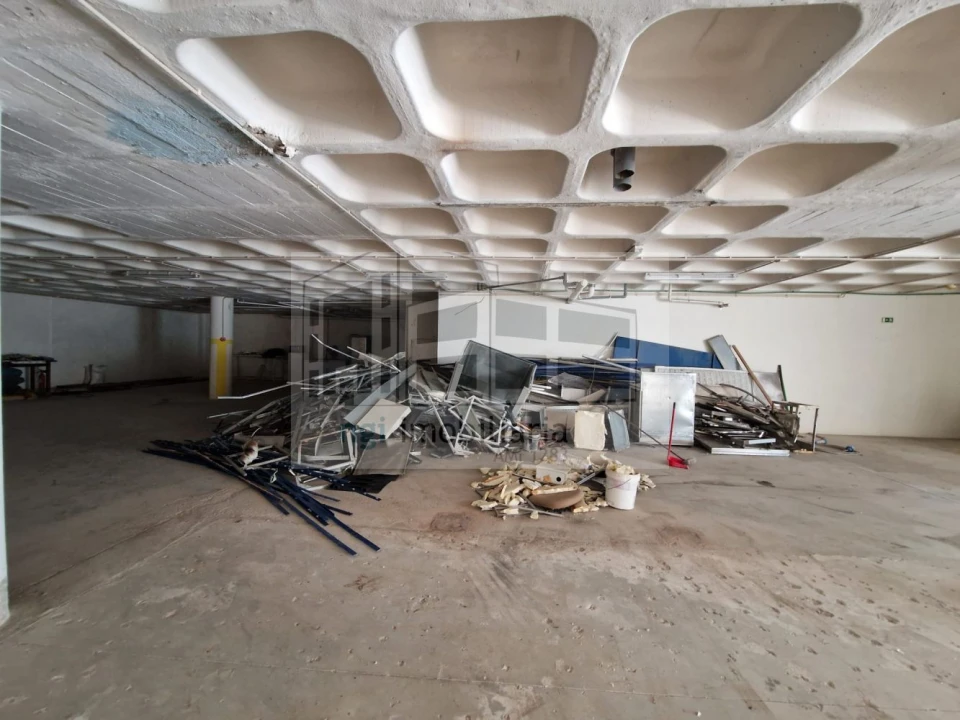 Loja para Venda em Vialonga Foto 23