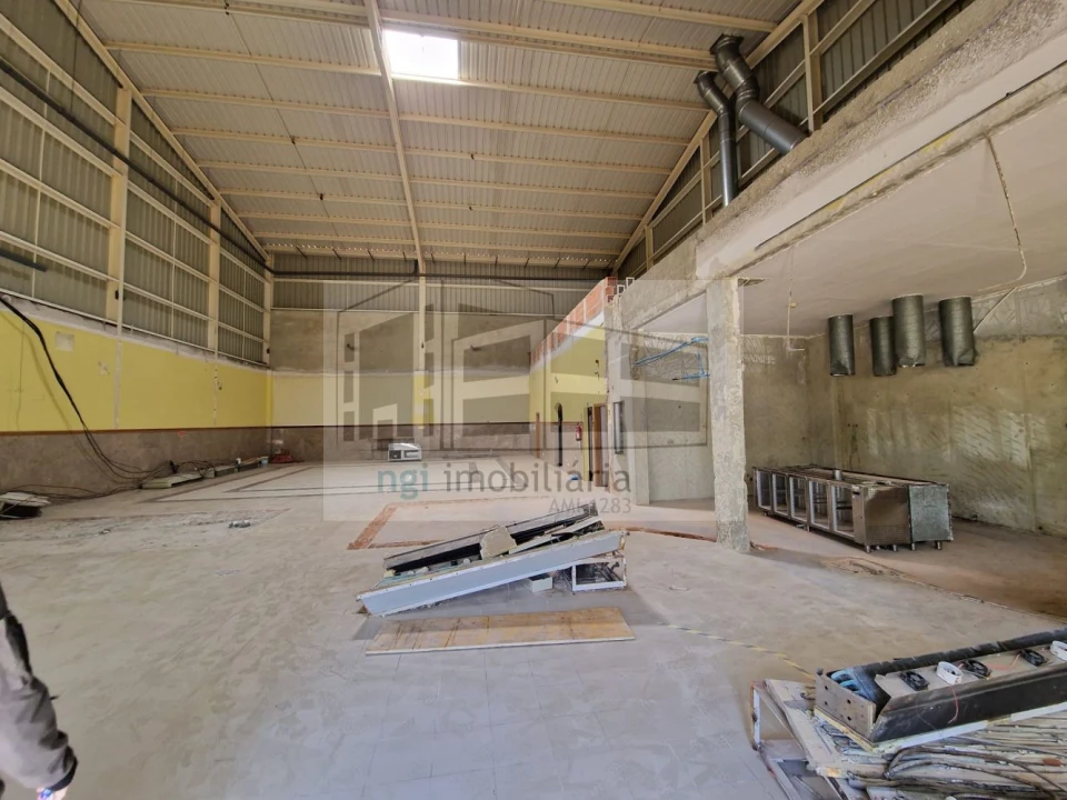 Loja para Venda em Vialonga Foto 7