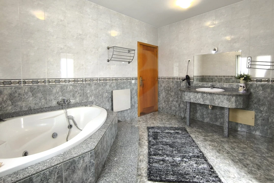 Moradia T4 para Venda em Rio Mau e Arcos Foto 10