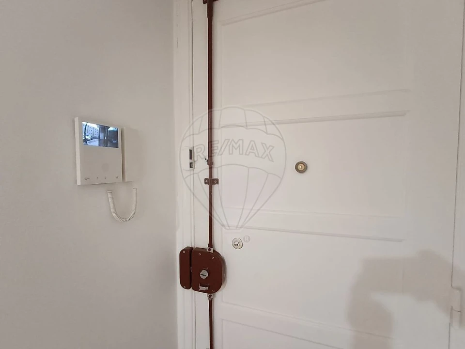 Apartamento T2 para Arrendamento em Campo de Ourique Foto 13