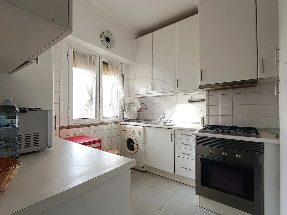 Apartamento T2 para Arrendamento em Campo de Ourique Foto 19