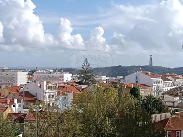 Apartamento T2 para Arrendamento em Campo de Ourique