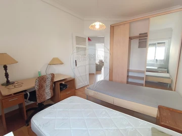 Apartamento T2 para Arrendamento em Campo de Ourique