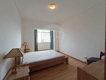 Apartamento T2 para Arrendamento em Campo de Ourique