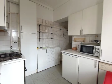 Apartamento T2 para Arrendamento em Campo de Ourique