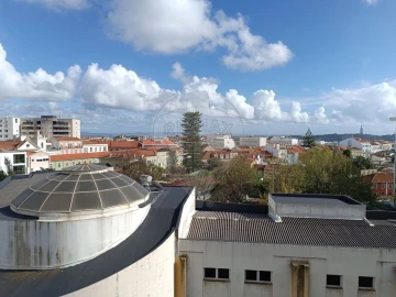 Apartamento T2 para Arrendamento em Campo de Ourique