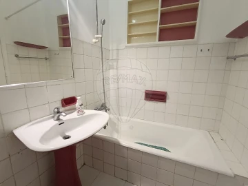 Apartamento T2 para Arrendamento em Campo de Ourique