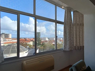 Apartamento T2 para Arrendamento em Campo de Ourique