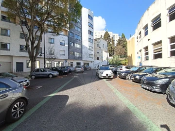 Apartamento T2 para Arrendamento em Campo de Ourique