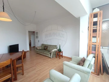 Apartamento T2 para Arrendamento em Campo de Ourique